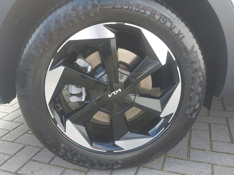 More views of Kia Sorento