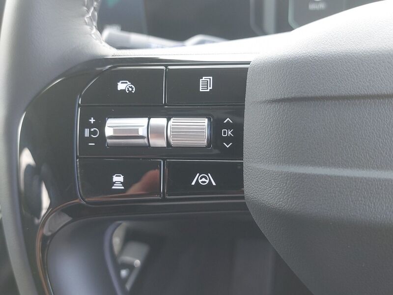 More views of Kia Sorento