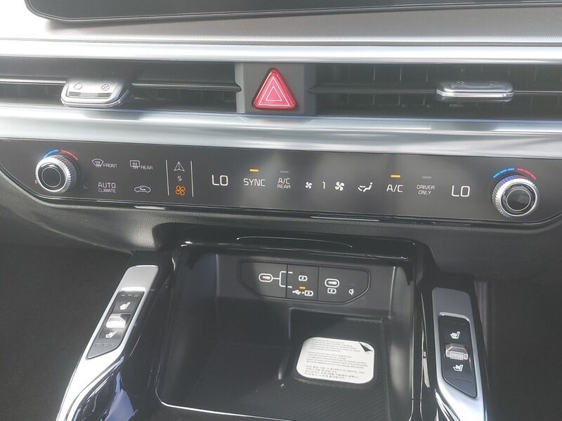 More views of Kia Sorento