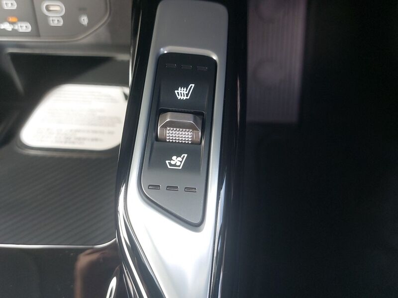 More views of Kia Sorento