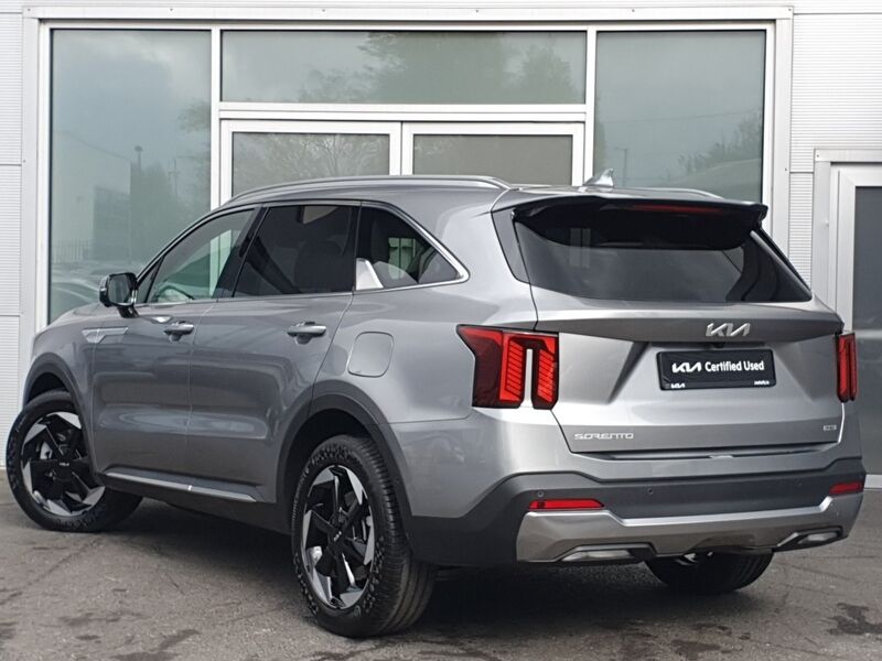 More views of Kia Sorento