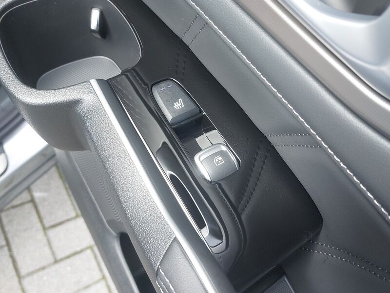 More views of Kia Sorento