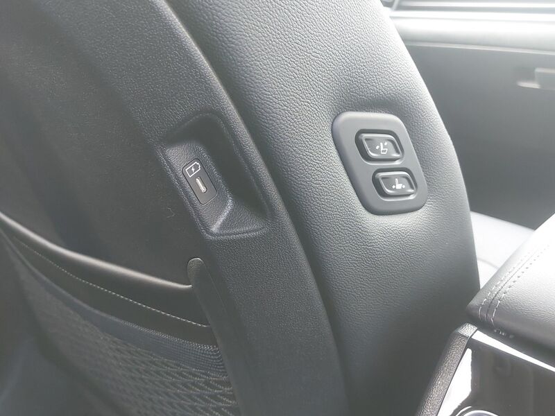 More views of Kia Sorento