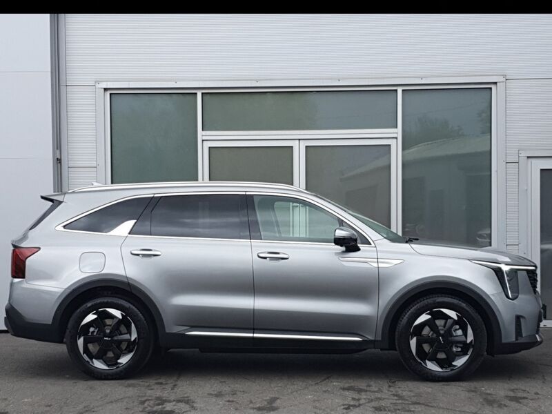 More views of Kia Sorento