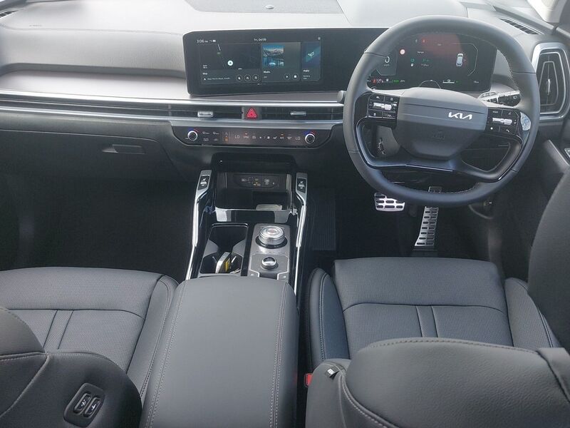 More views of Kia Sorento