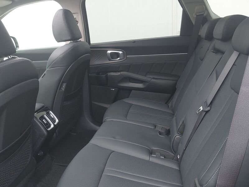 More views of Kia Sorento