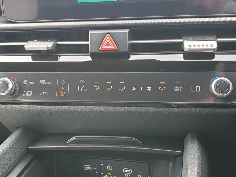 More views of Kia Sportage
