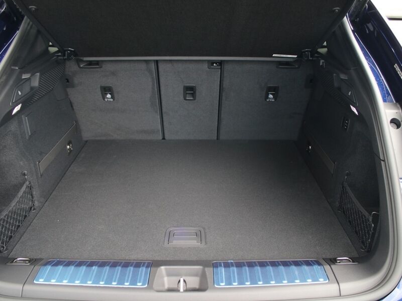 More views of Porsche Macan