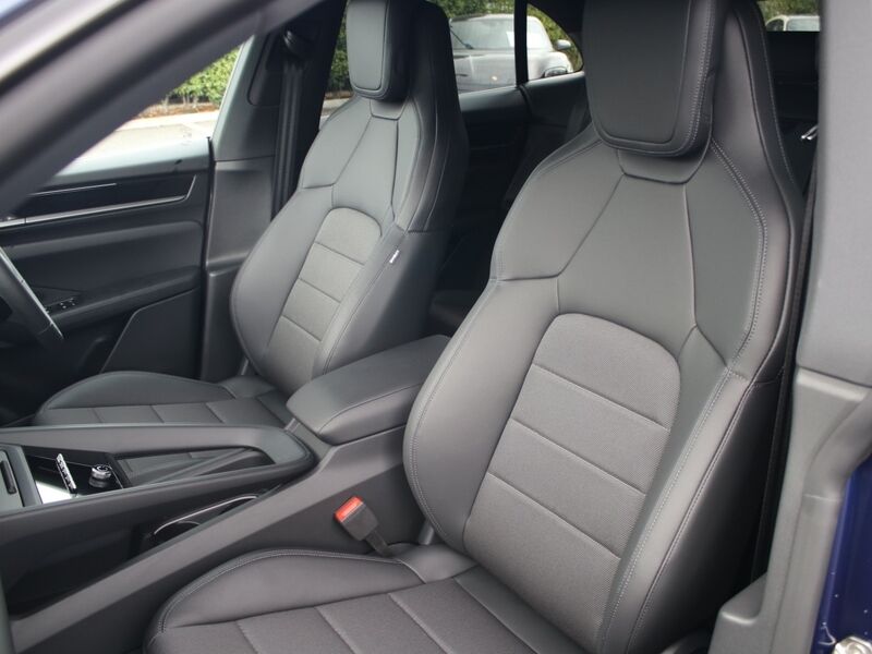 More views of Porsche Macan