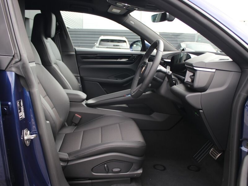 More views of Porsche Macan