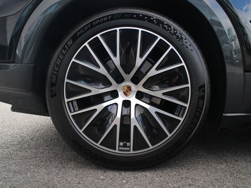 More views of Porsche Cayenne