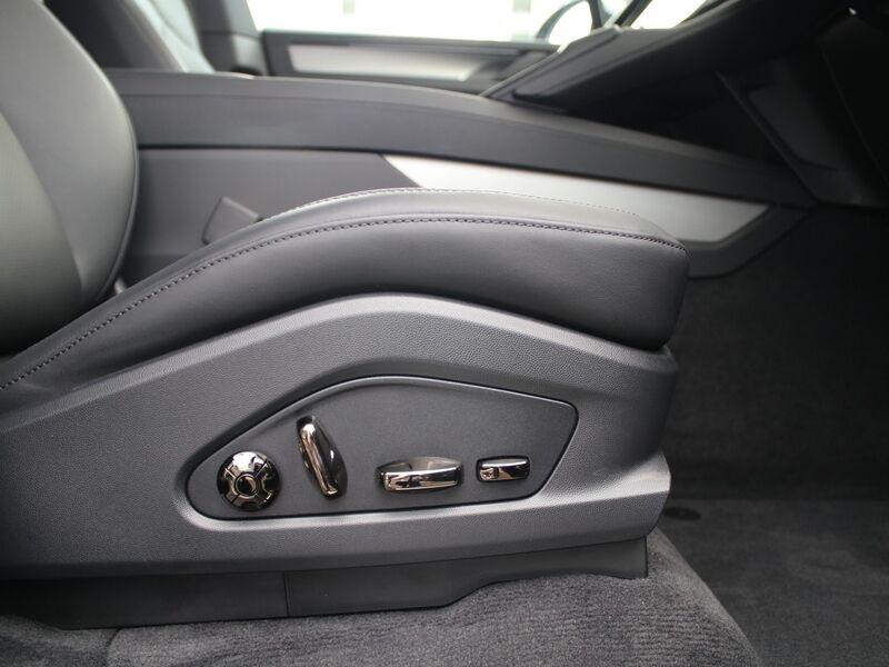 More views of Porsche Cayenne