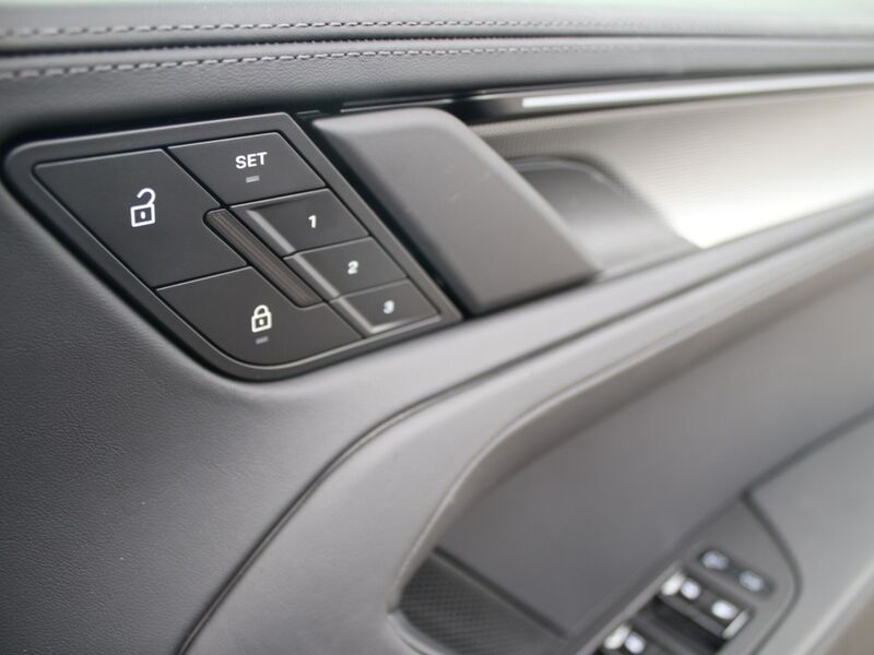 More views of Porsche Cayenne