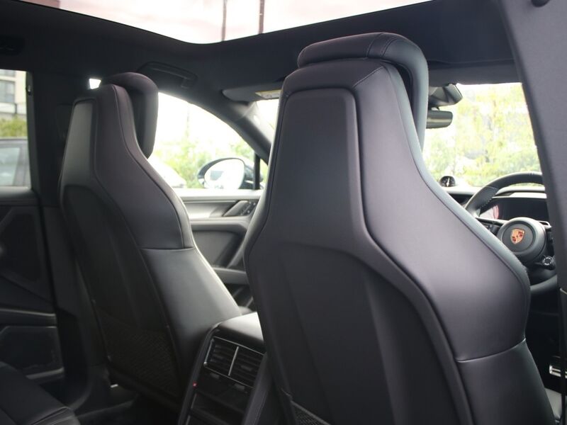 More views of Porsche Cayenne