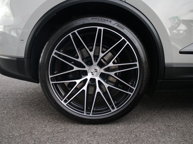 More views of Porsche Macan