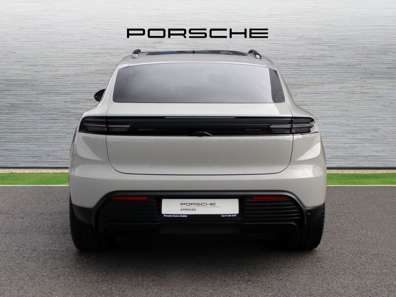 More views of Porsche Macan