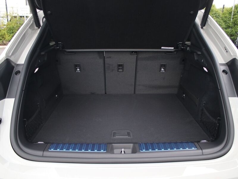 More views of Porsche Macan