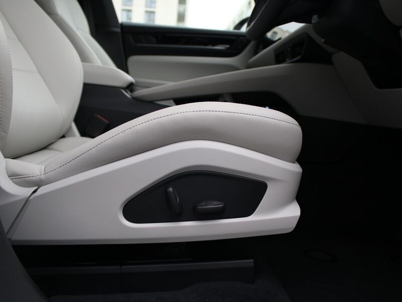 More views of Porsche Macan