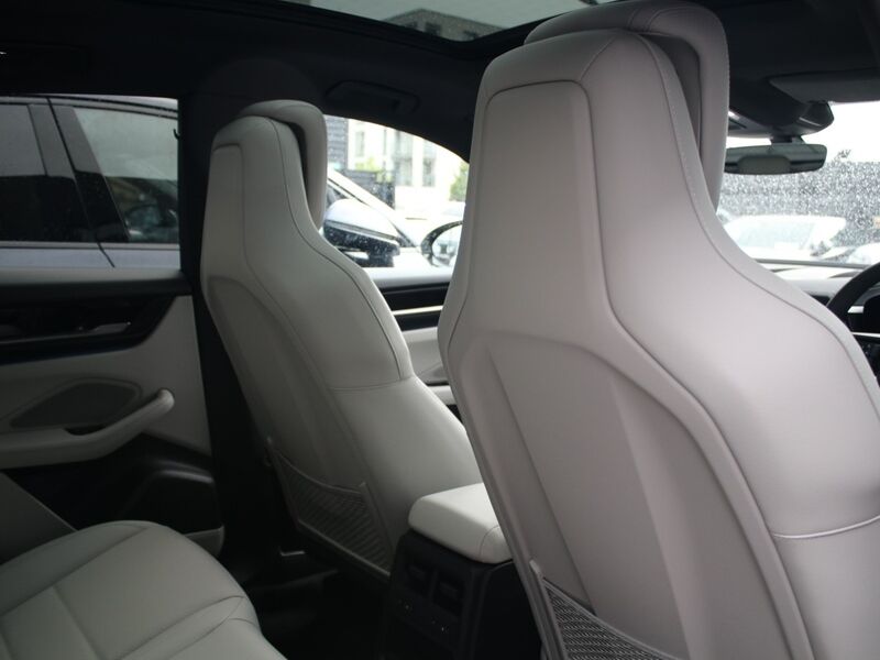 More views of Porsche Macan