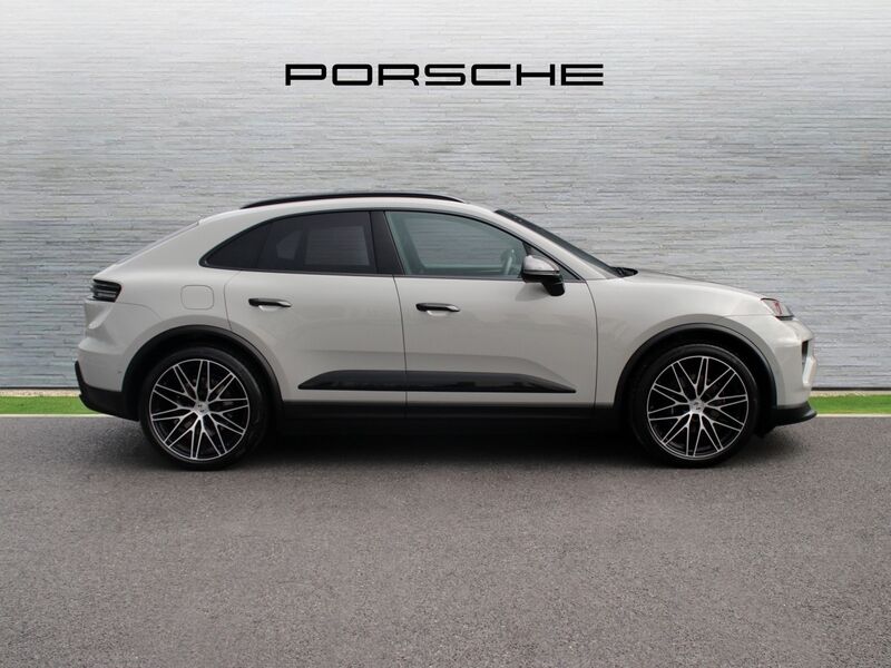 More views of Porsche Macan