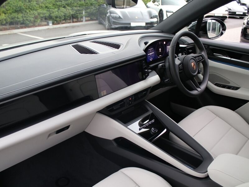 More views of Porsche Macan