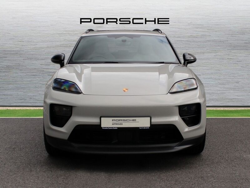 More views of Porsche Macan