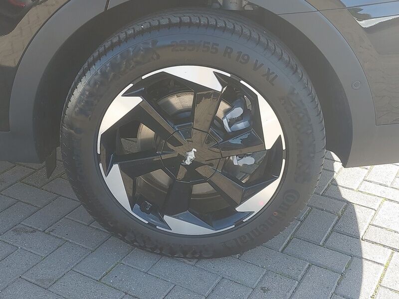 More views of Kia Sorento