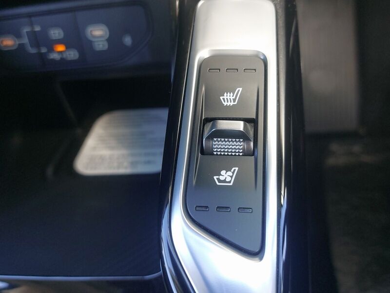 More views of Kia Sorento