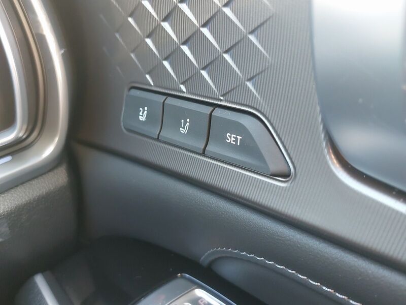 More views of Kia Sorento