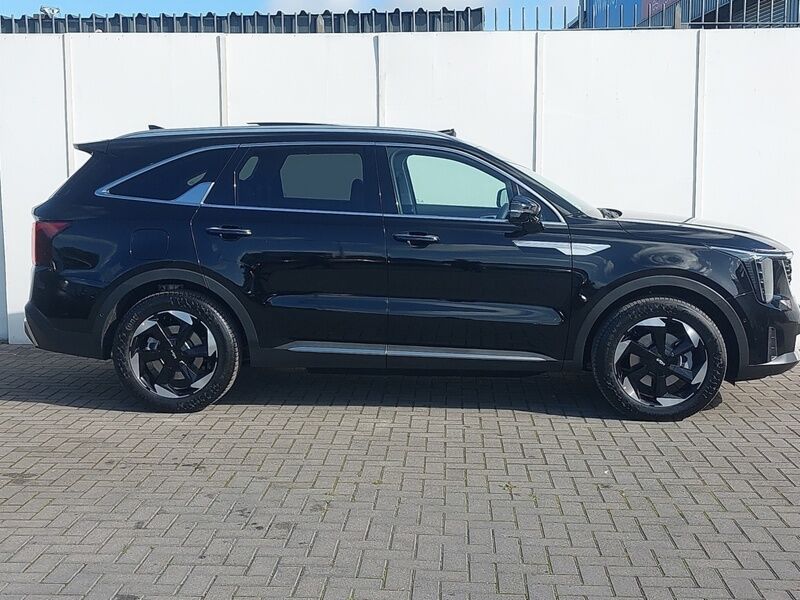 More views of Kia Sorento