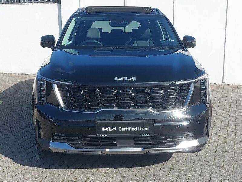 More views of Kia Sorento
