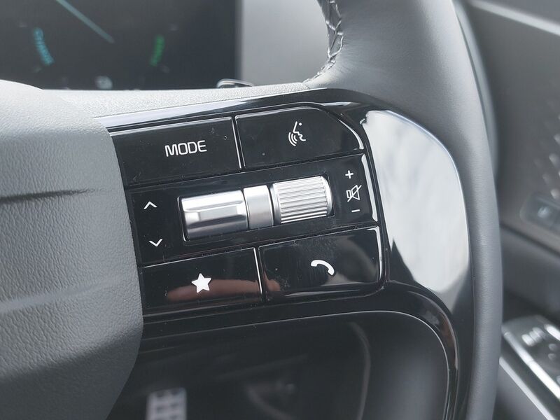 More views of Kia Sorento
