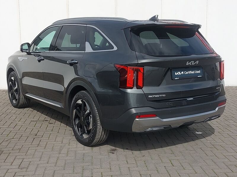 More views of Kia Sorento