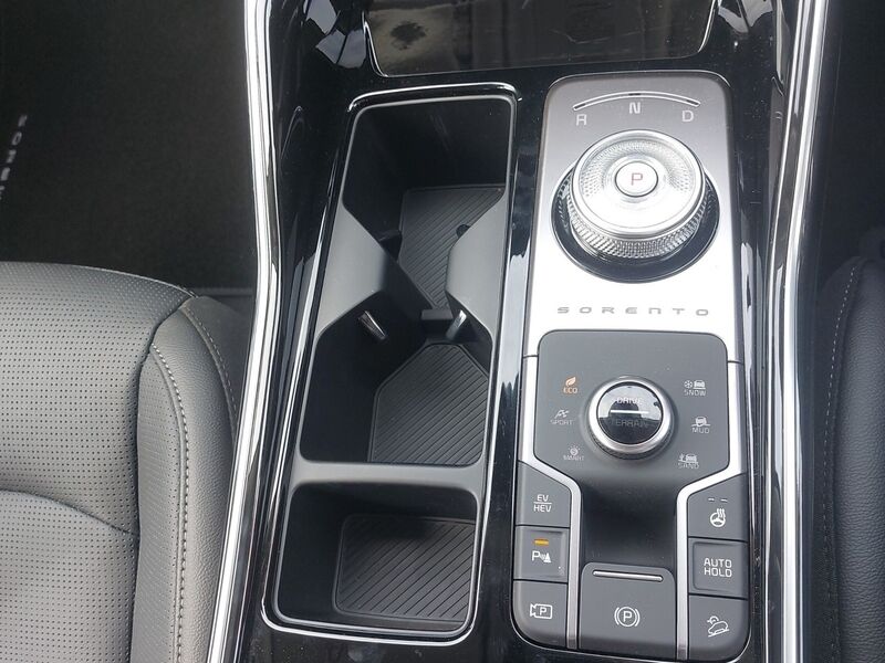 More views of Kia Sorento