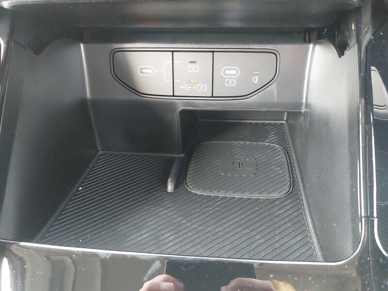 More views of Kia Sorento