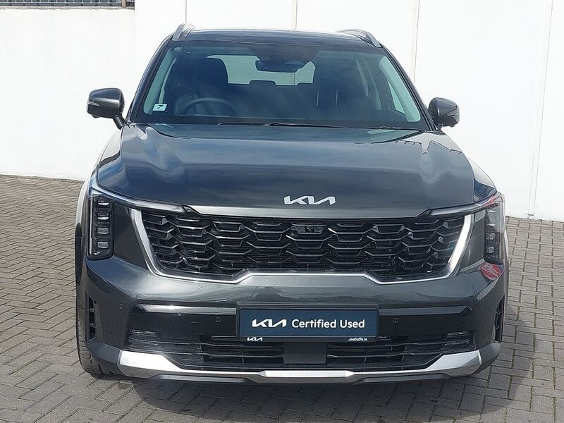 More views of Kia Sorento