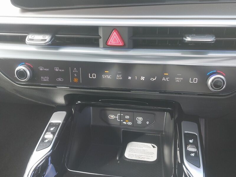 More views of Kia Sorento