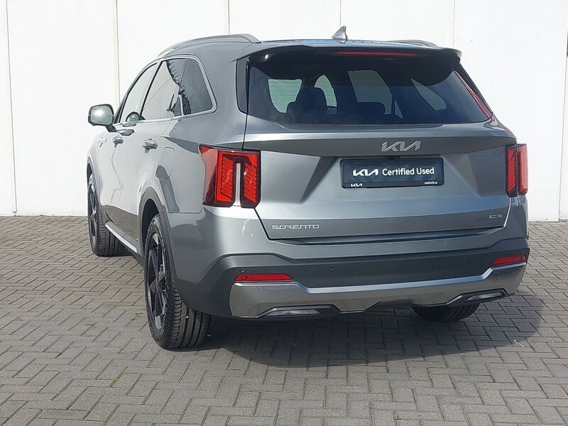 More views of Kia Sorento