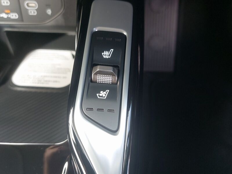 More views of Kia Sorento