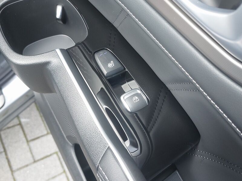 More views of Kia Sorento