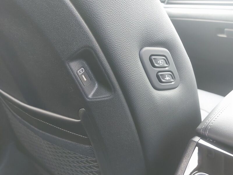More views of Kia Sorento