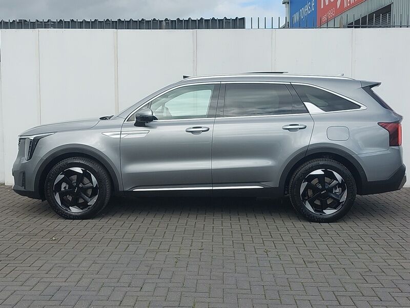 More views of Kia Sorento