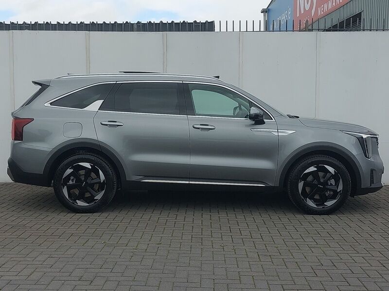 More views of Kia Sorento