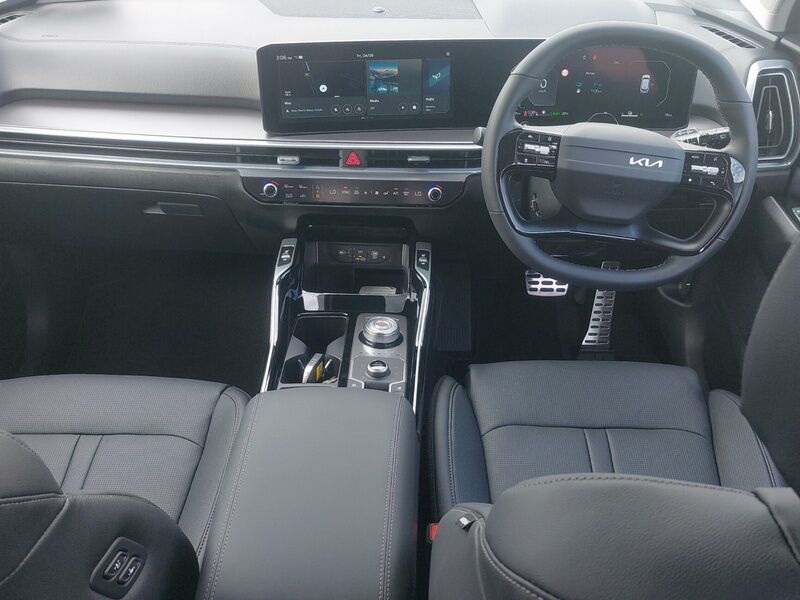 More views of Kia Sorento