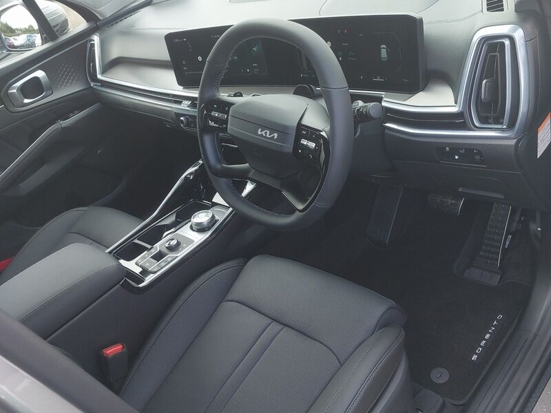 More views of Kia Sorento