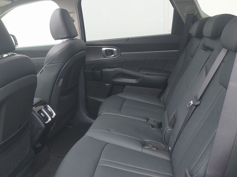 More views of Kia Sorento