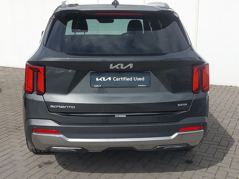 More views of Kia Sorento