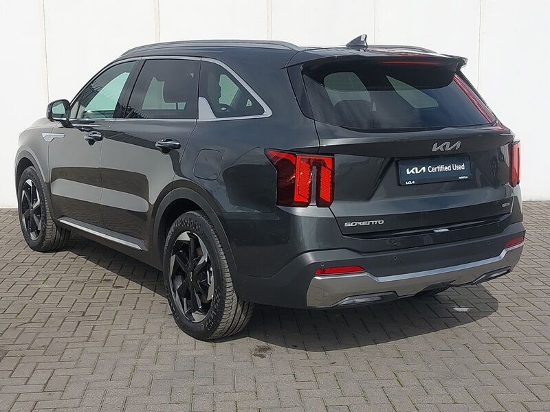 More views of Kia Sorento