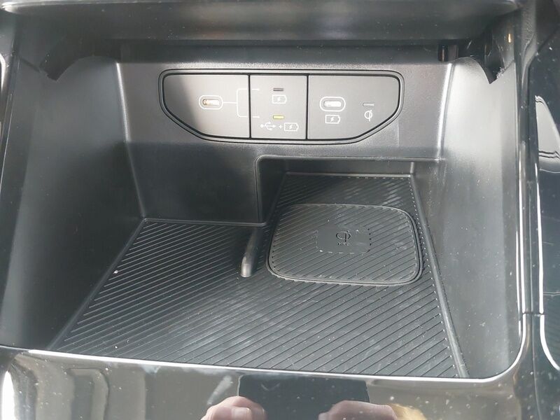 More views of Kia Sorento