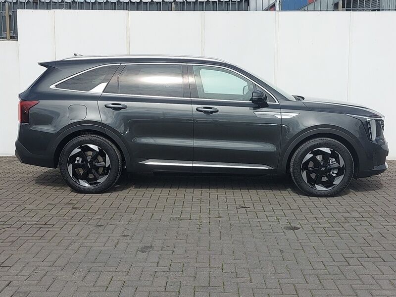 More views of Kia Sorento